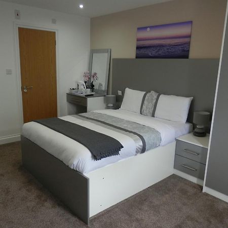 Bed and Breakfast Heathrow Travellers Hub Hounslow Zewnętrze zdjęcie