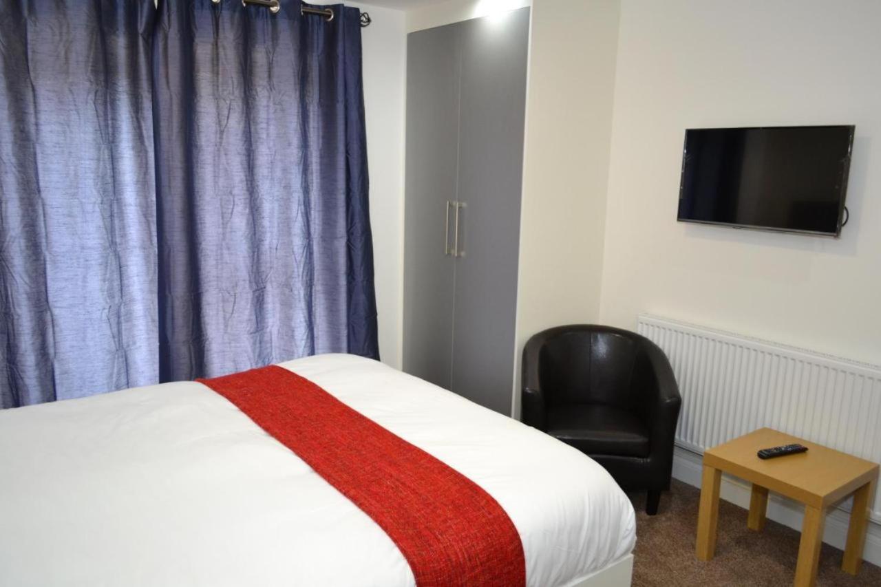 Bed and Breakfast Heathrow Travellers Hub Hounslow Zewnętrze zdjęcie