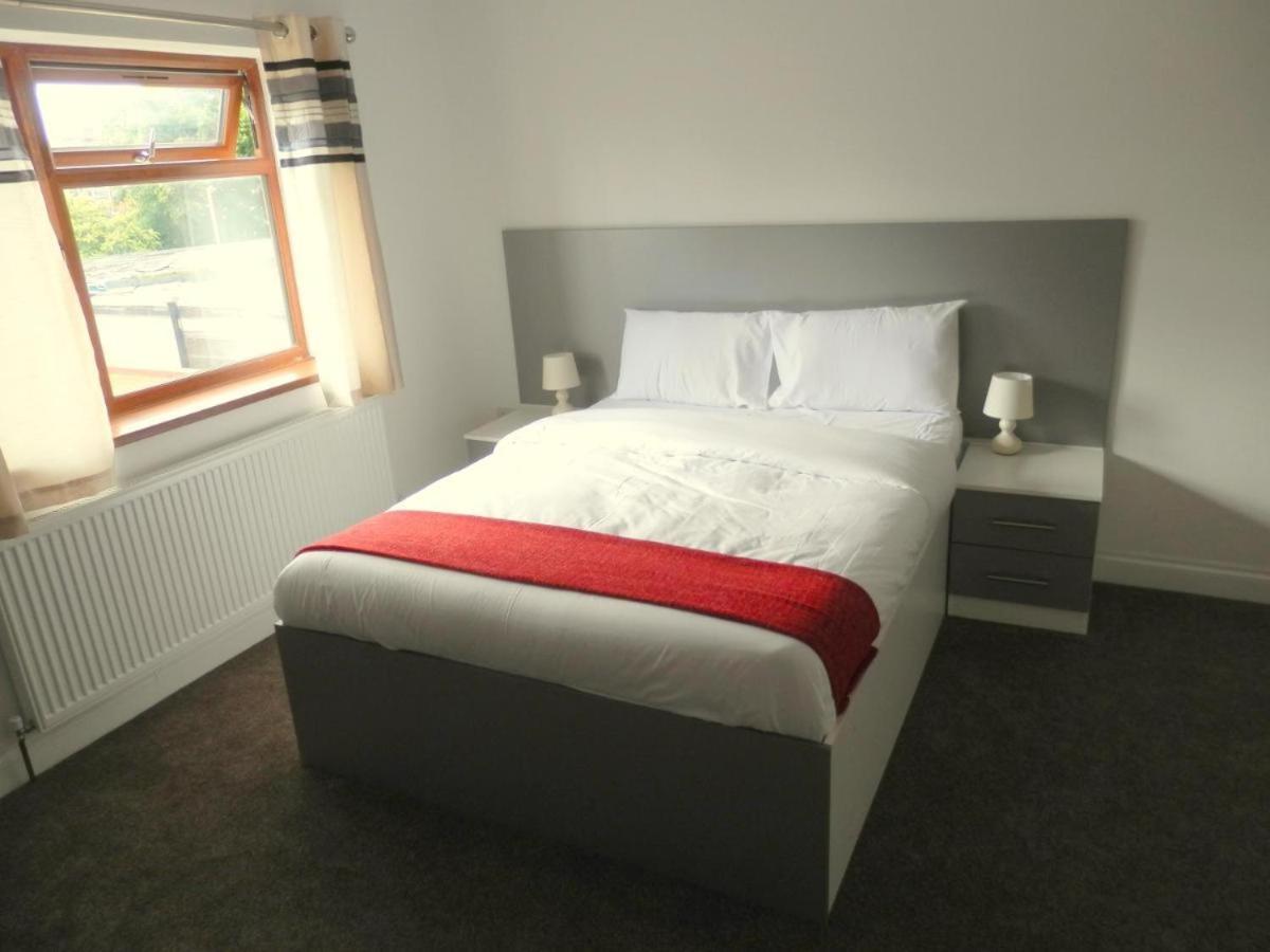Bed and Breakfast Heathrow Travellers Hub Hounslow Zewnętrze zdjęcie