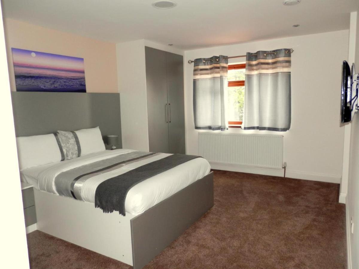 Bed and Breakfast Heathrow Travellers Hub Hounslow Zewnętrze zdjęcie