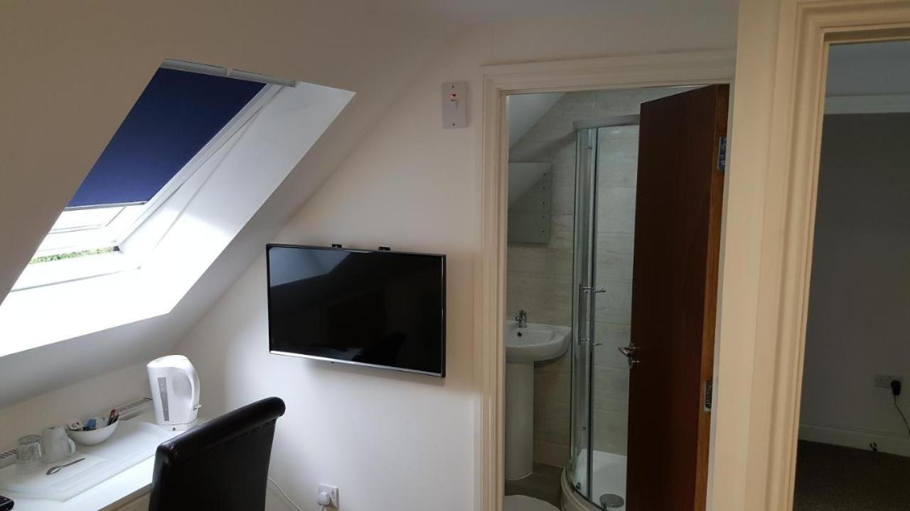 Bed and Breakfast Heathrow Travellers Hub Hounslow Zewnętrze zdjęcie