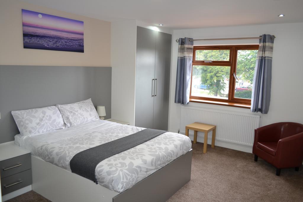 Bed and Breakfast Heathrow Travellers Hub Hounslow Zewnętrze zdjęcie