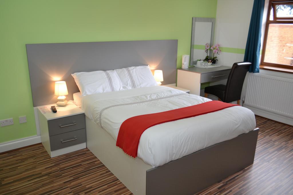 Bed and Breakfast Heathrow Travellers Hub Hounslow Zewnętrze zdjęcie