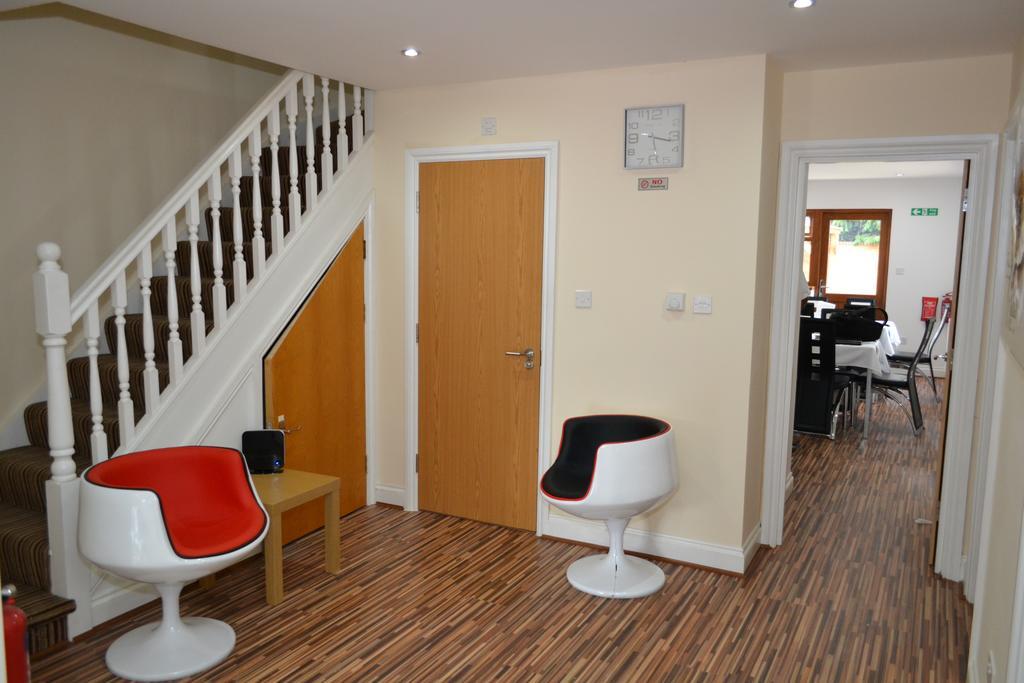 Bed and Breakfast Heathrow Travellers Hub Hounslow Zewnętrze zdjęcie