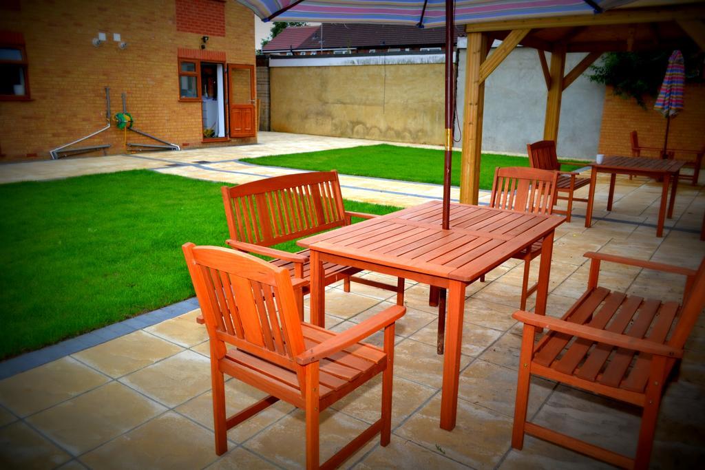 Bed and Breakfast Heathrow Travellers Hub Hounslow Zewnętrze zdjęcie
