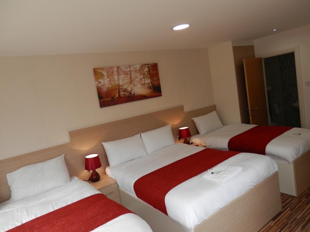 Bed and Breakfast Heathrow Travellers Hub Hounslow Zewnętrze zdjęcie