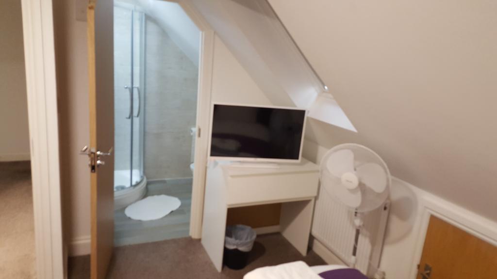 Bed and Breakfast Heathrow Travellers Hub Hounslow Zewnętrze zdjęcie