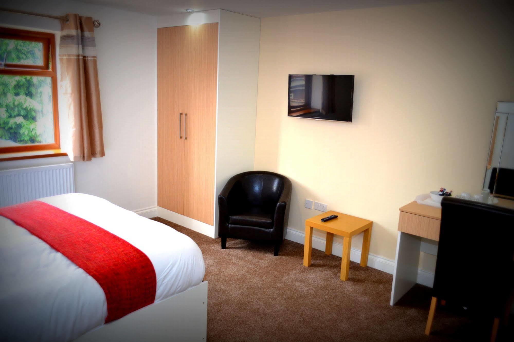 Bed and Breakfast Heathrow Travellers Hub Hounslow Zewnętrze zdjęcie